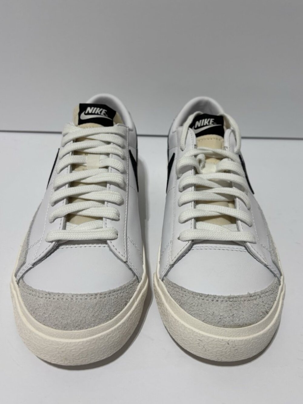 Nike Women’s Blazer Low ‘77 Sneakers White Leather, Size 10 M - Picture 3 of 7